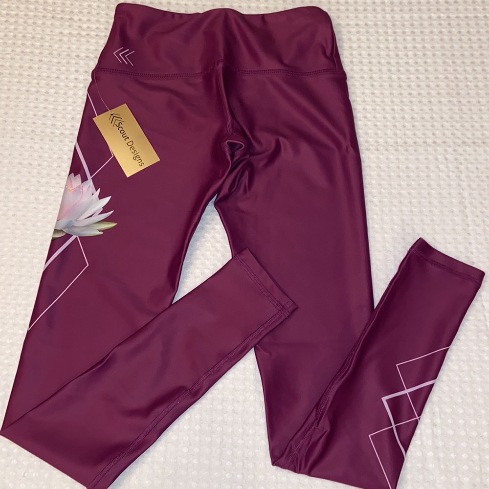 NEW! $78 SCOUT DESIGNS Lotus Flower Leggings XS Purple
